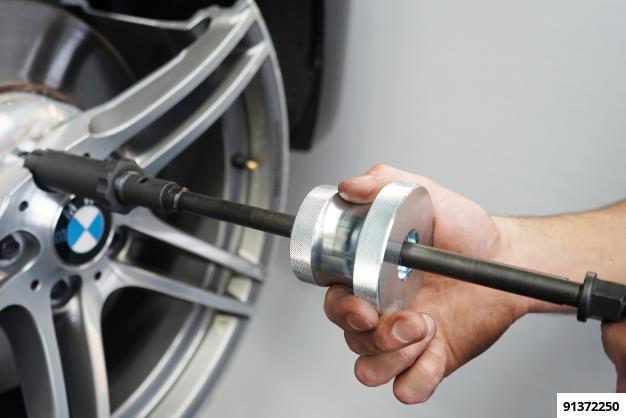 Mastering the Art of Locknut Removal kildare_